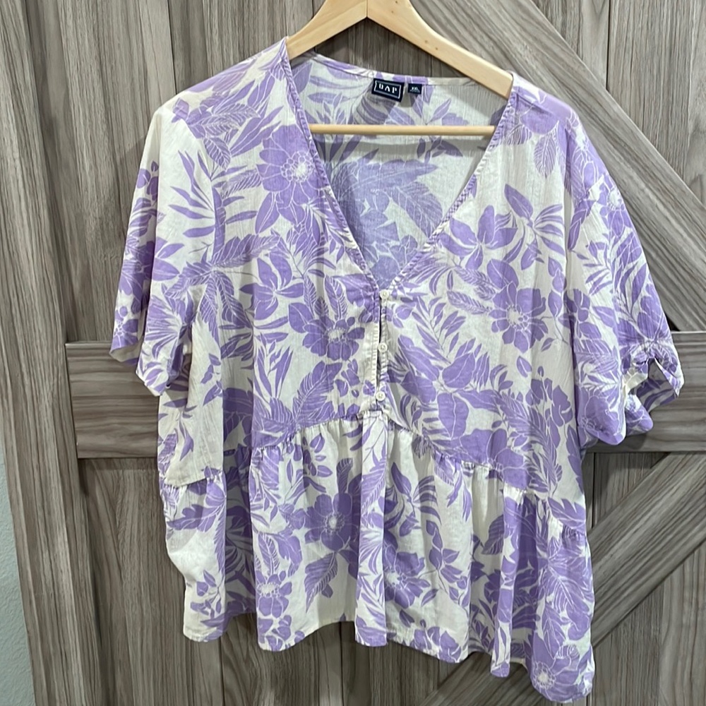 Gap women’s linen peplum top, with buttons, size XXL